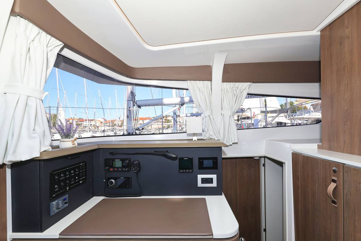 Bali 4.2, Agma | Yacht Charter Croatia