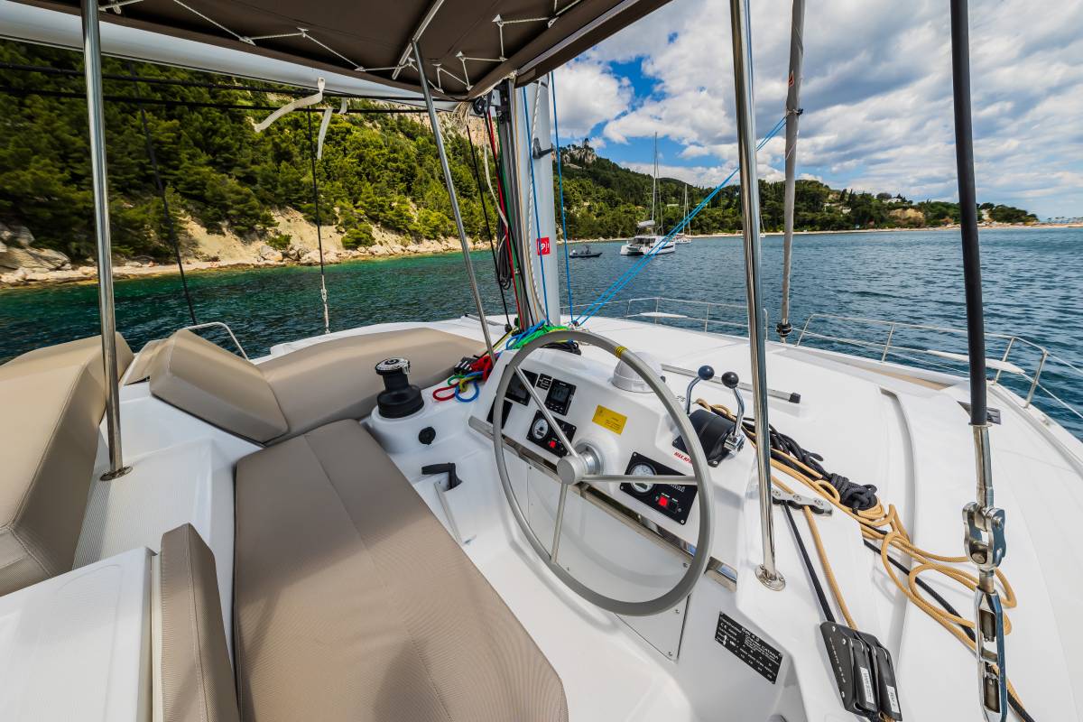 Bali 4.2, Au Soleil | Yacht Charter Croatia