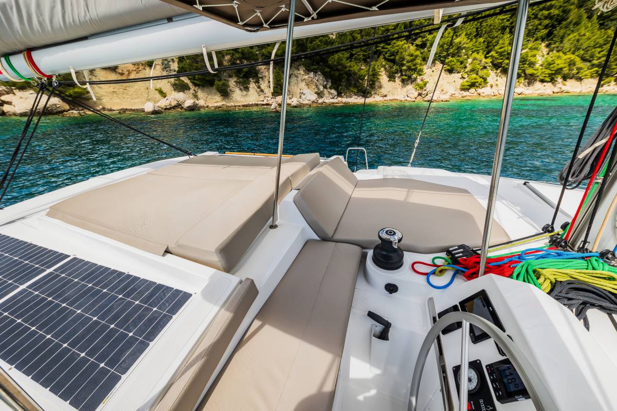 Bali 4.2, Au Soleil | Yacht Charter Croatia