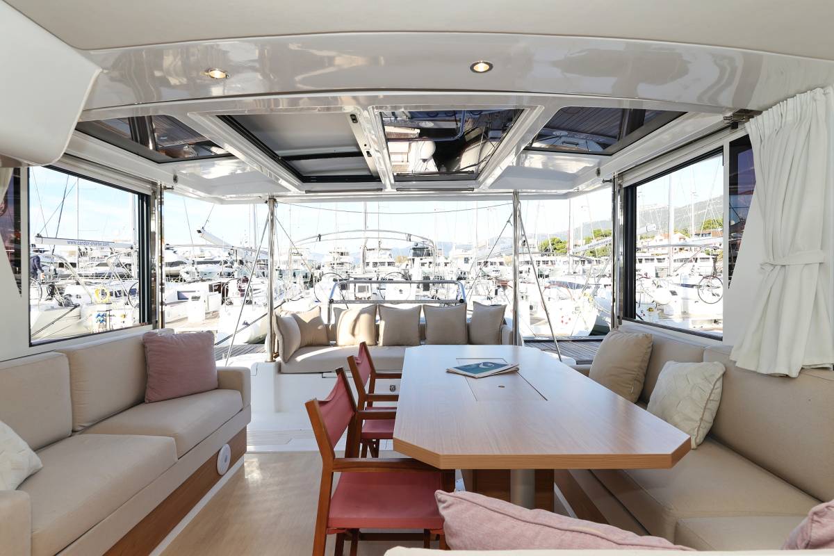 Bali 4.2, Au Soleil | Yacht Charter Croatia