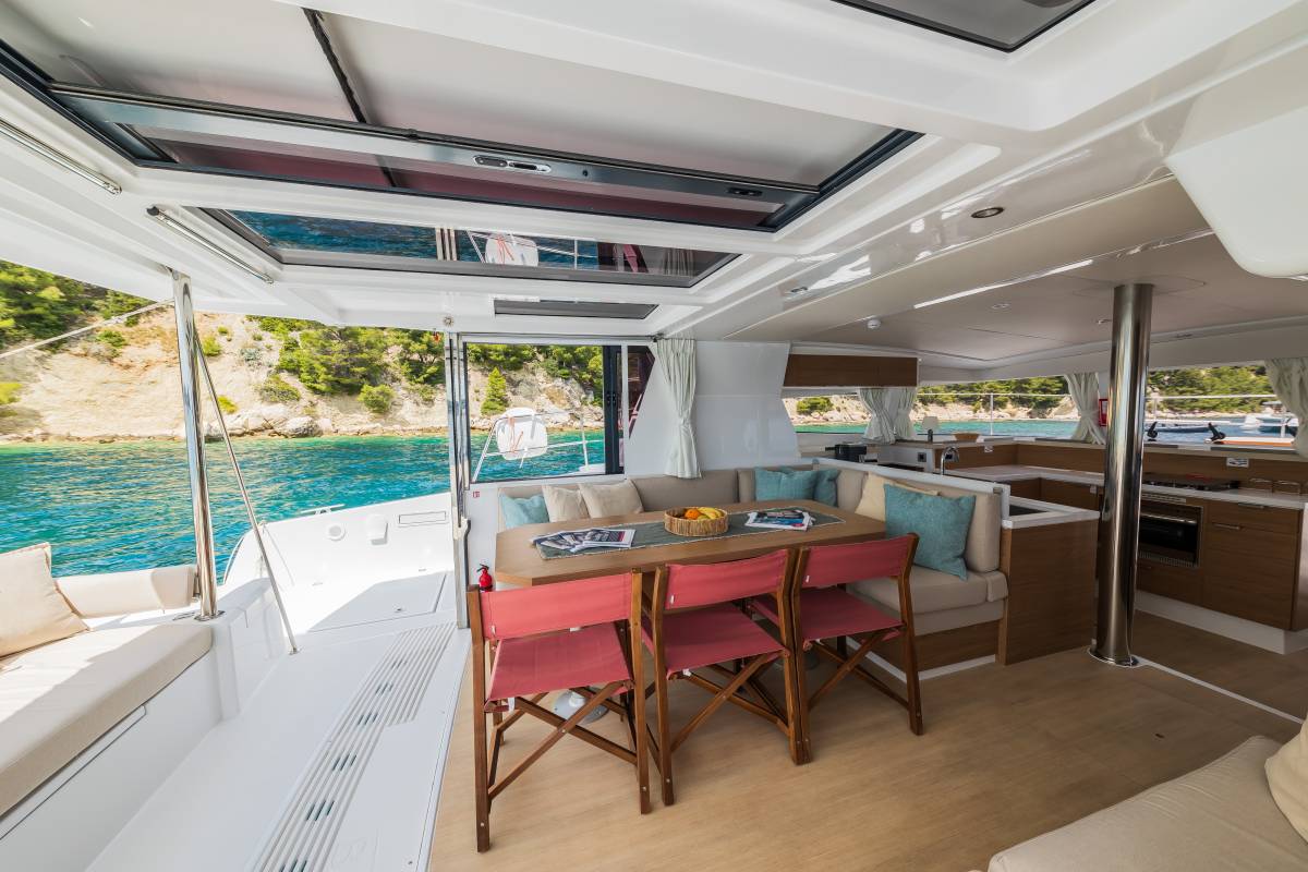 Bali 4.2, Au Soleil | Yacht Charter Croatia