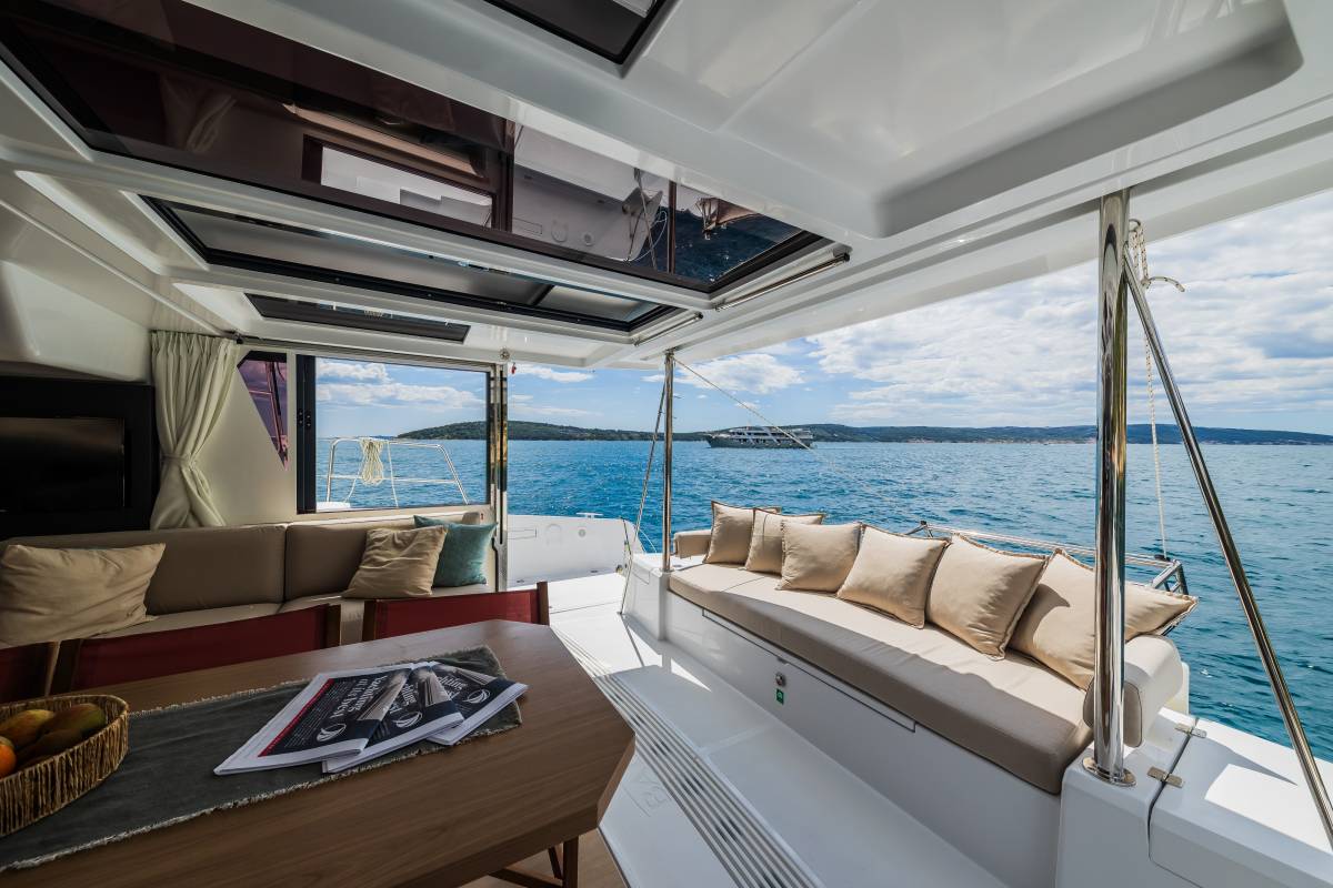 Bali 4.2, Au Soleil | Yacht Charter Croatia