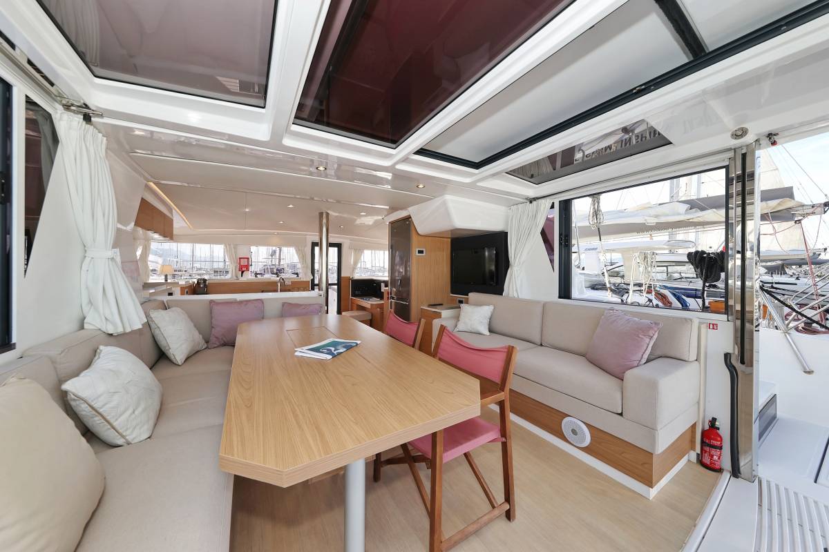 Bali 4.2, Au Soleil | Yacht Charter Croatia