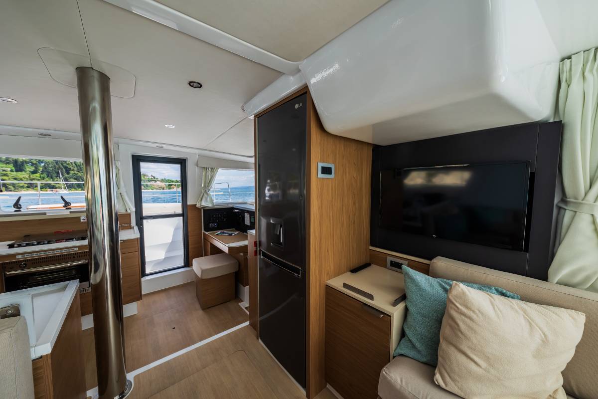 Bali 4.2, Au Soleil | Yacht Charter Croatia