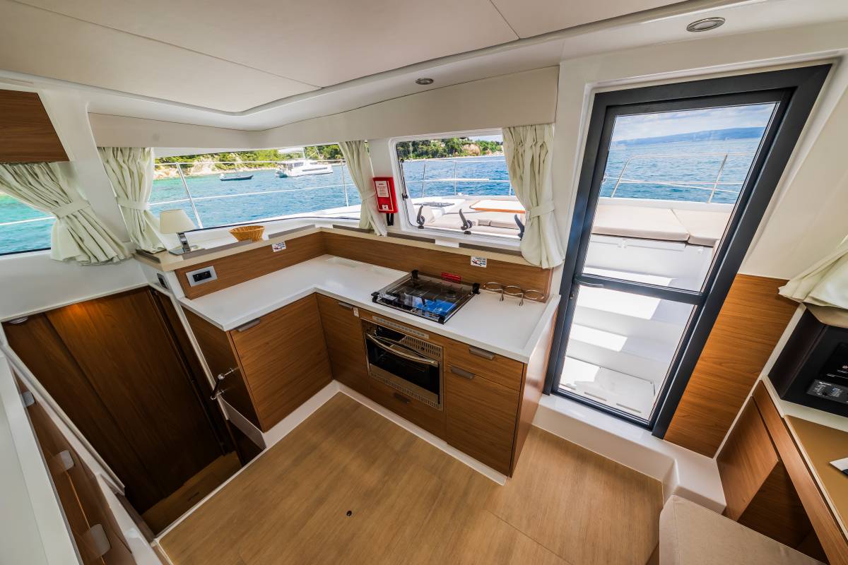 Bali 4.2, Au Soleil | Yacht Charter Croatia