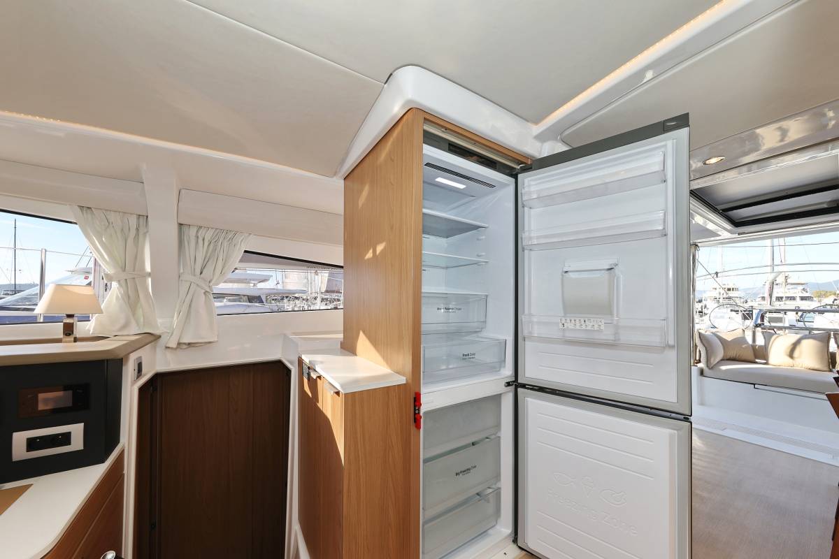 Bali 4.2, Au Soleil | Yacht Charter Croatia