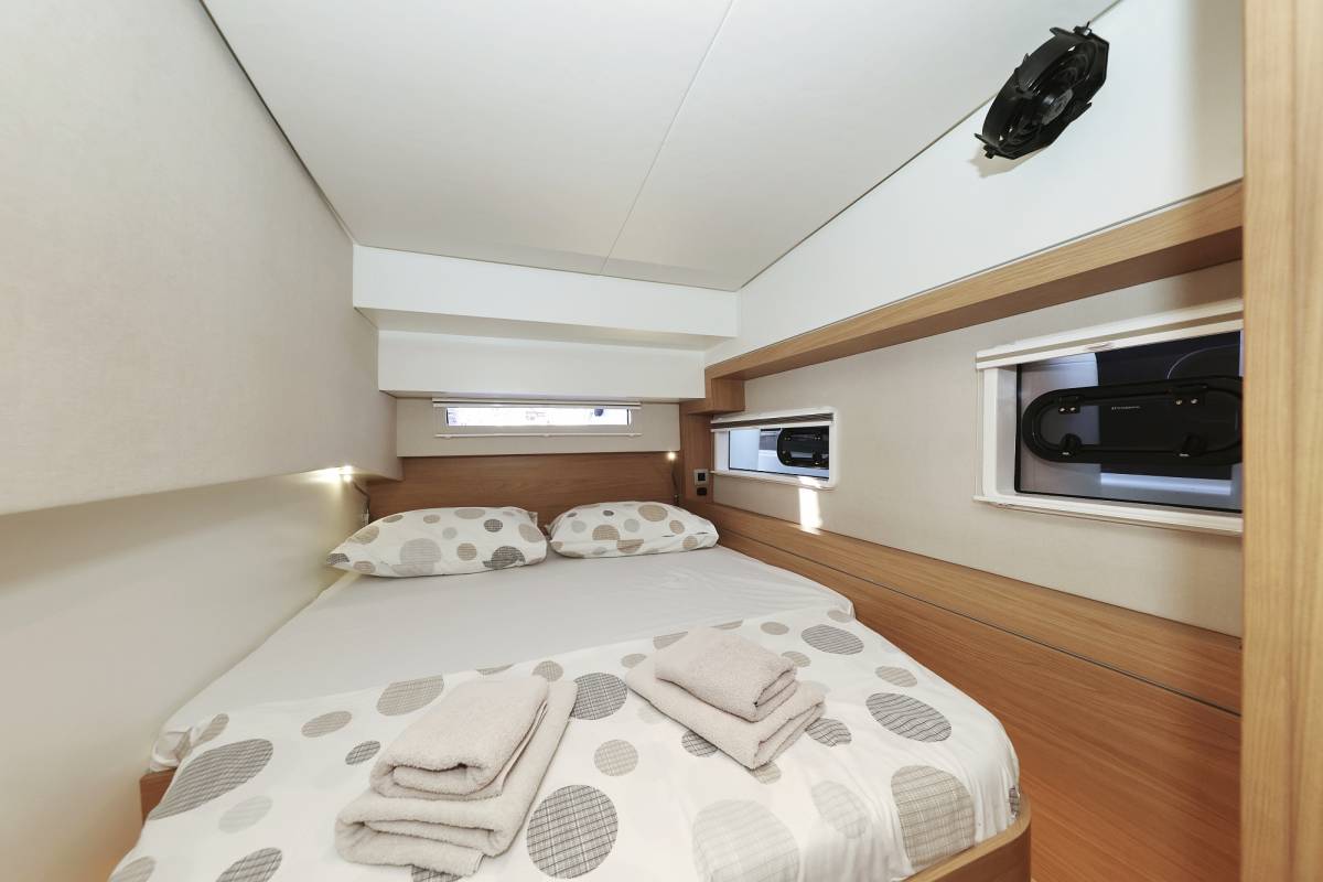 Bali 4.2, Au Soleil | Yacht Charter Croatia