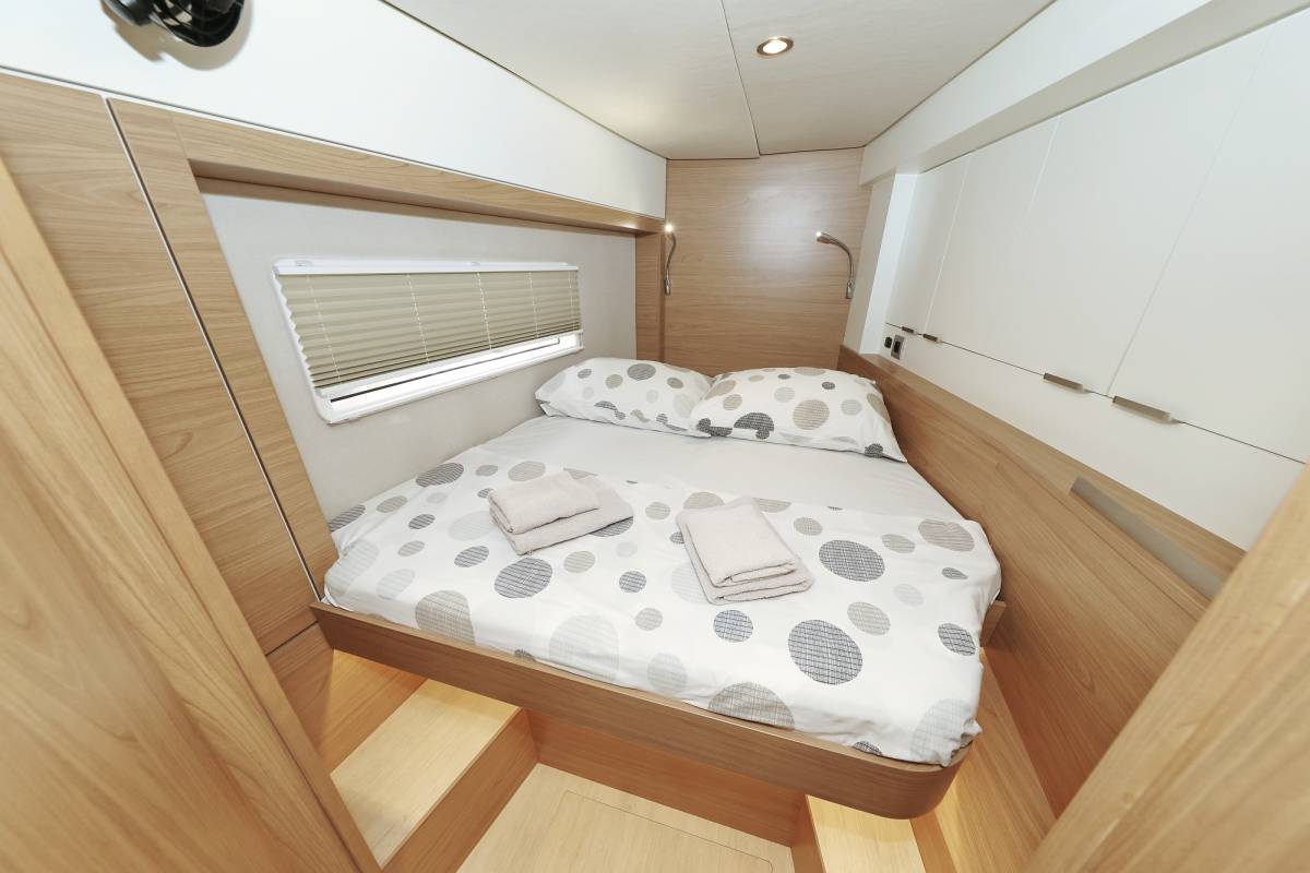 Bali 4.2, Au Soleil | Yacht Charter Croatia