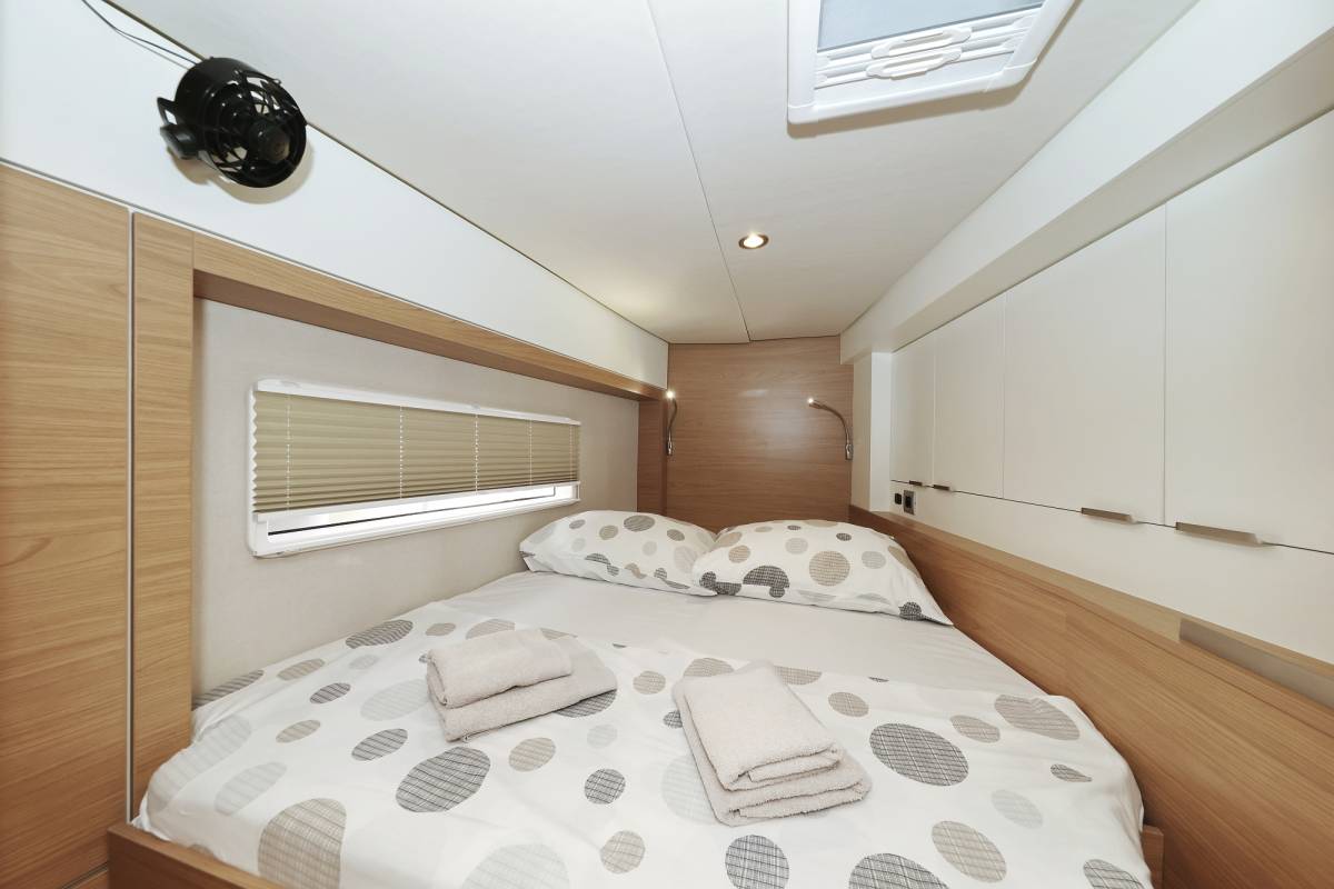 Bali 4.2, Au Soleil | Yacht Charter Croatia