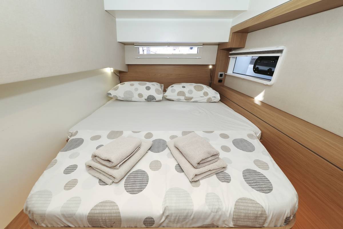 Bali 4.2, Au Soleil | Yacht Charter Croatia