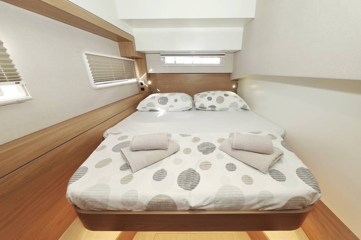 Bali 4.2, Au Soleil | Yacht Charter Croatia