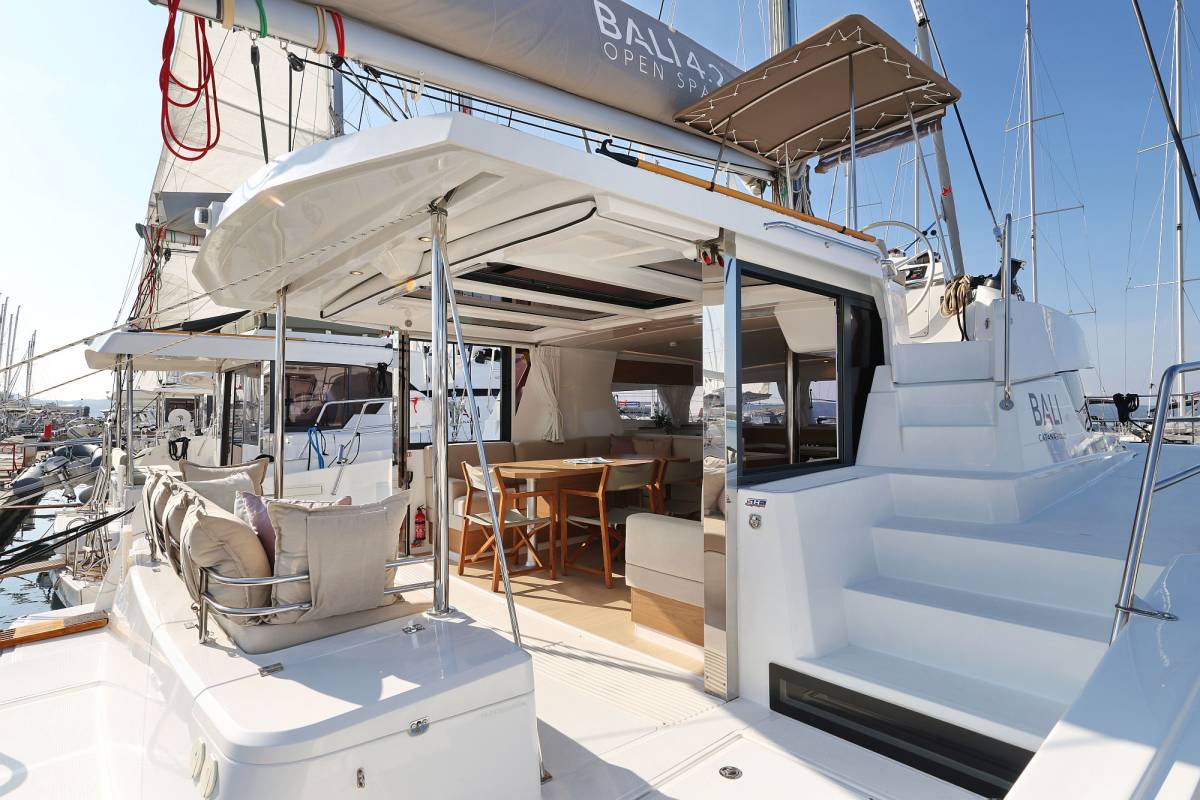 Bali 4.2, Charmant | Yacht Charter Croatia