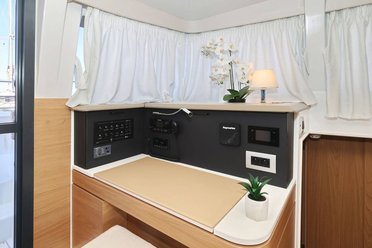 Bali 4.2, Charmant | Yacht Charter Croatia
