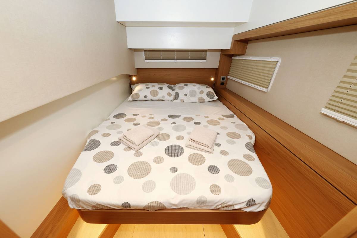 Bali 4.2, Charmant | Yacht Charter Croatia