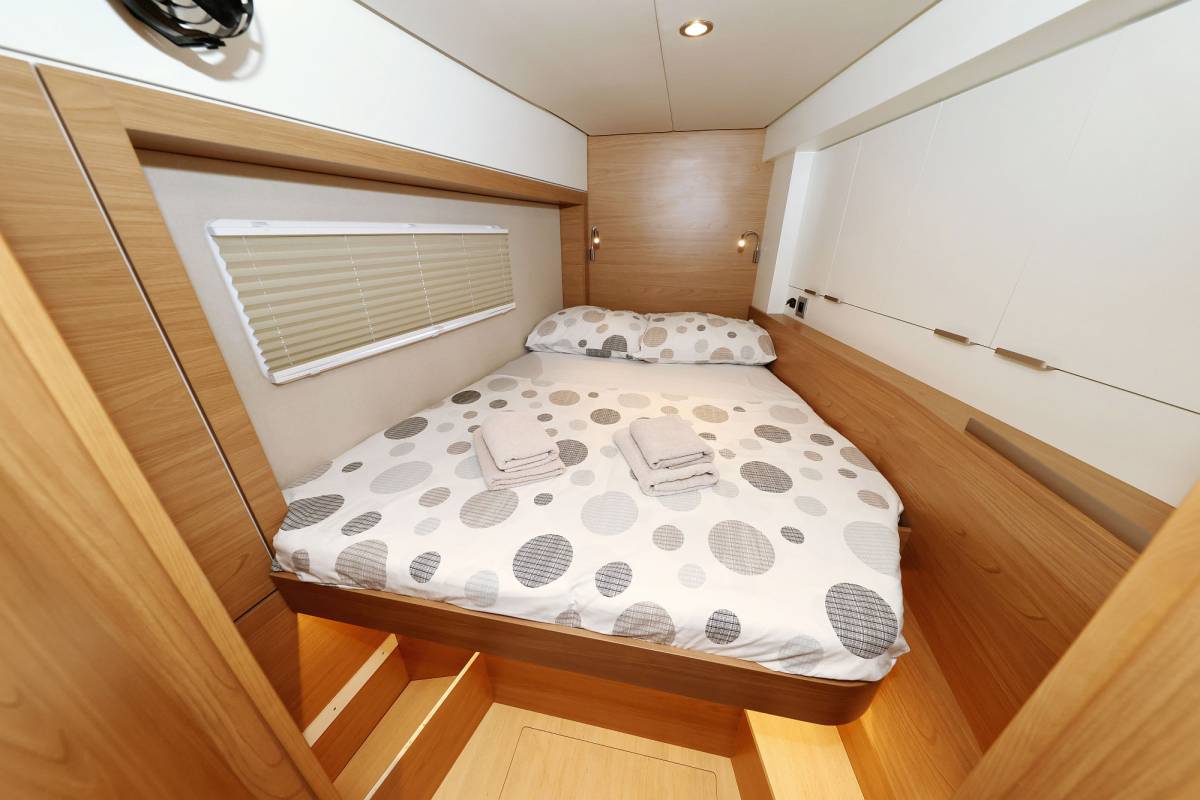 Bali 4.2, Charmant | Yacht Charter Croatia