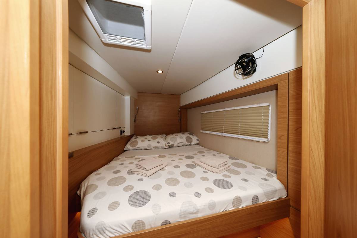 Bali 4.2, Charmant | Yacht Charter Croatia