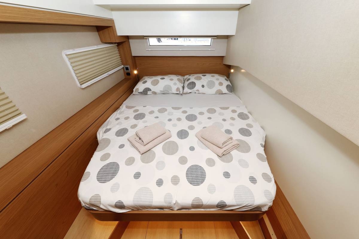 Bali 4.2, Charmant | Yacht Charter Croatia