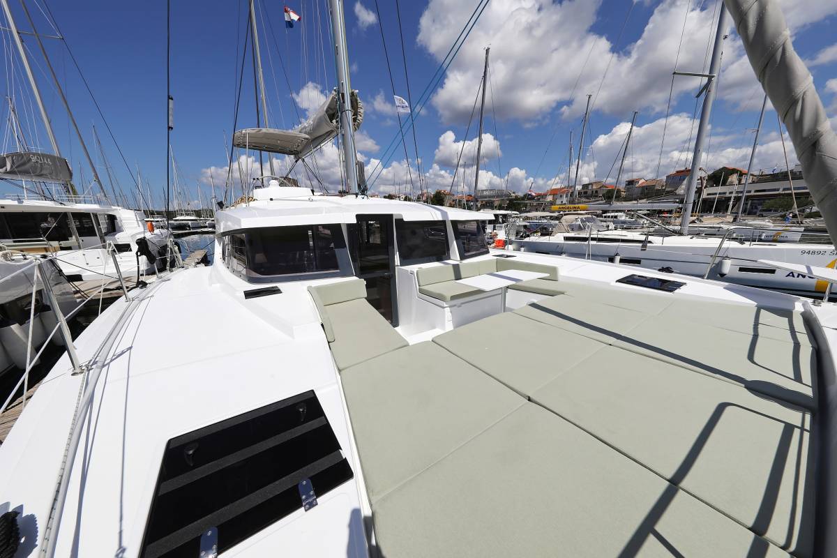Bali 4.2, Mademoiselle | Yacht Charter Croatia