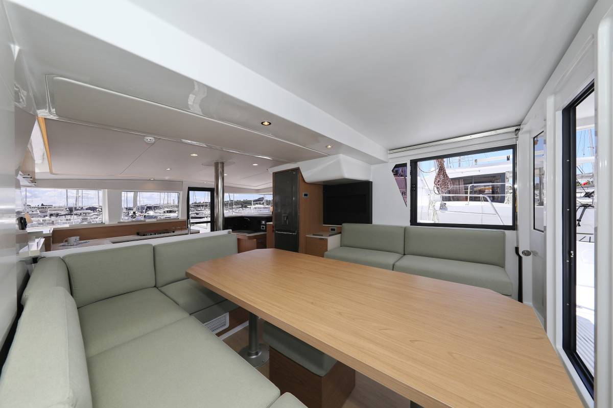 Bali 4.2, Mademoiselle | Yacht Charter Croatia