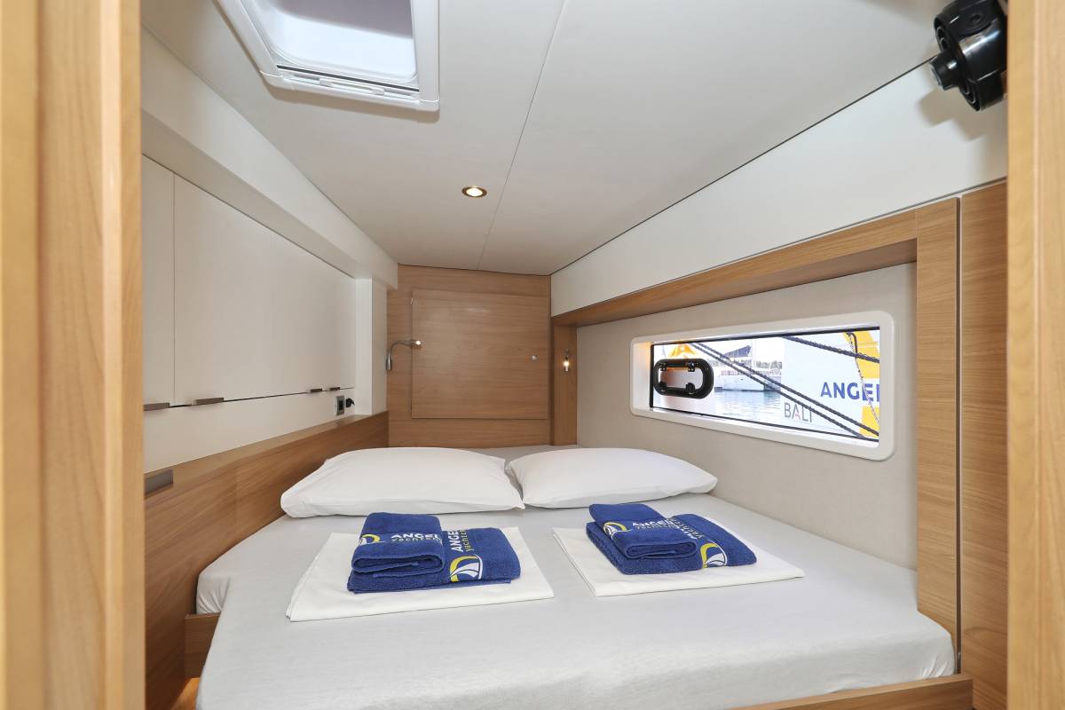 Bali 4.2, Mademoiselle | Yacht Charter Croatia