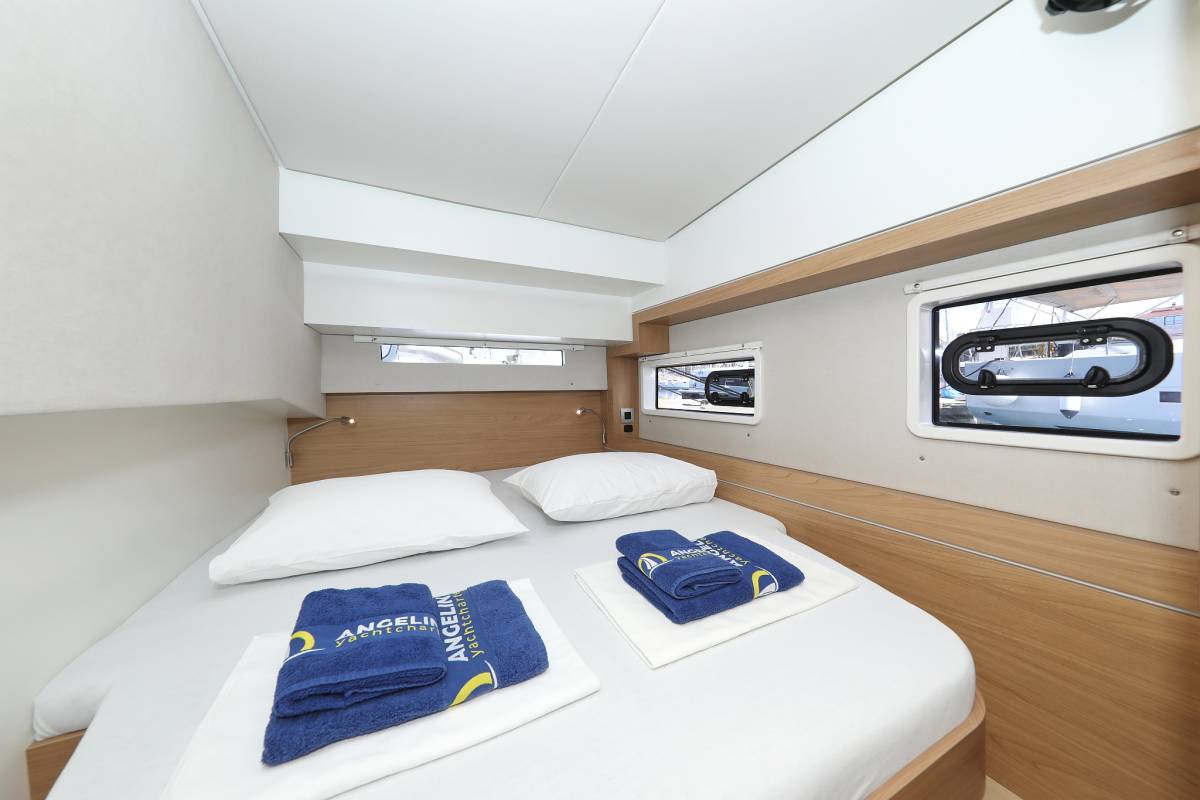Bali 4.2, Mademoiselle | Yacht Charter Croatia
