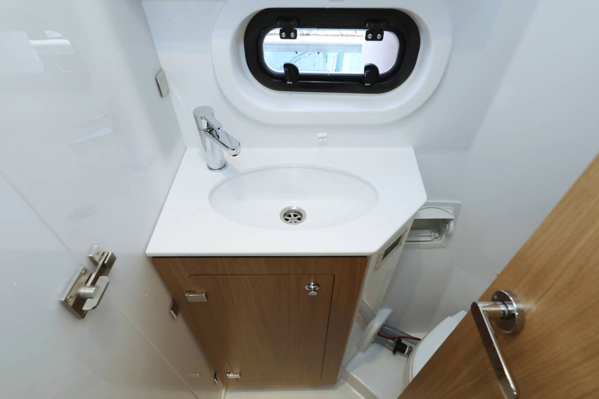 Bali 4.2, Mademoiselle | Yacht Charter Croatia