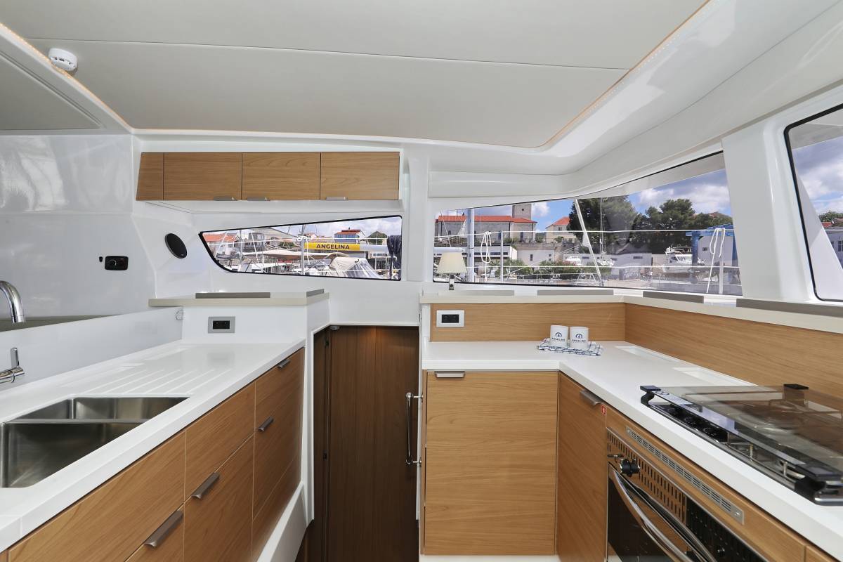 Bali 4.2, Mademoiselle | Yacht Charter Croatia