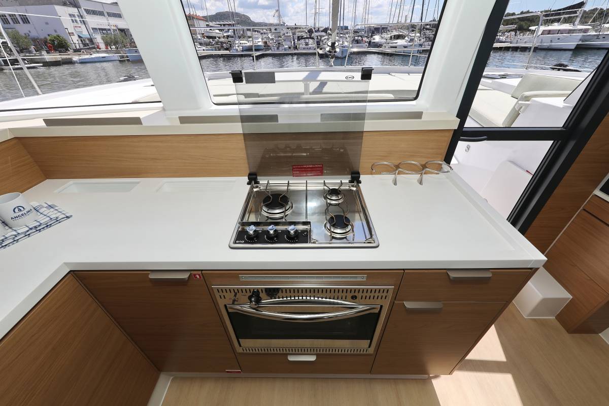 Bali 4.2, Mademoiselle | Yacht Charter Croatia