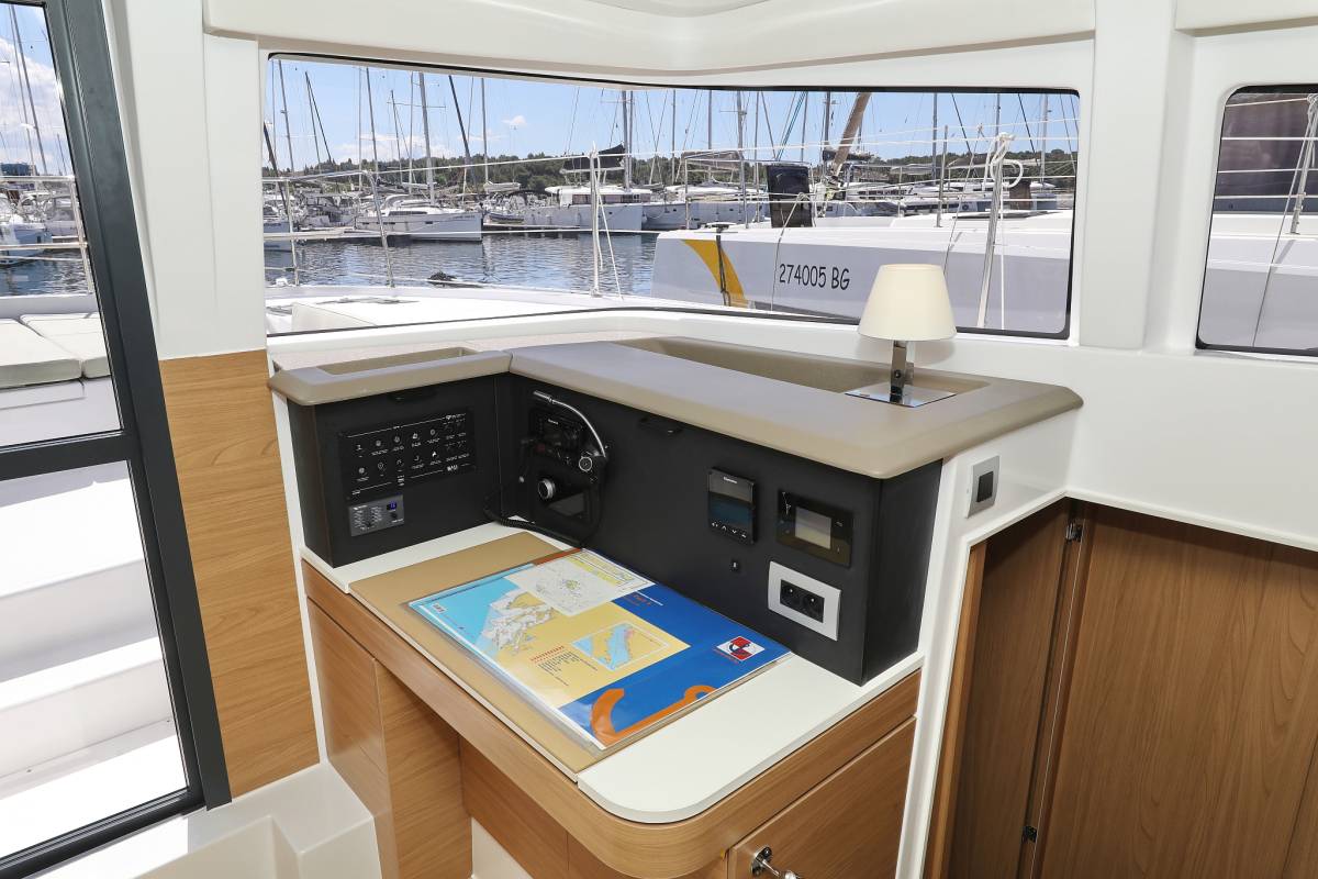 Bali 4.2, Mademoiselle | Yacht Charter Croatia