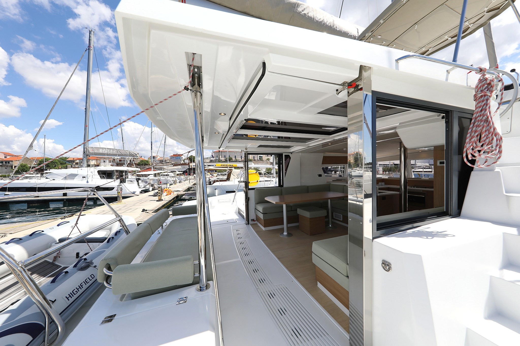 Bali 4.2, Kamla | Yacht Charter Croatia