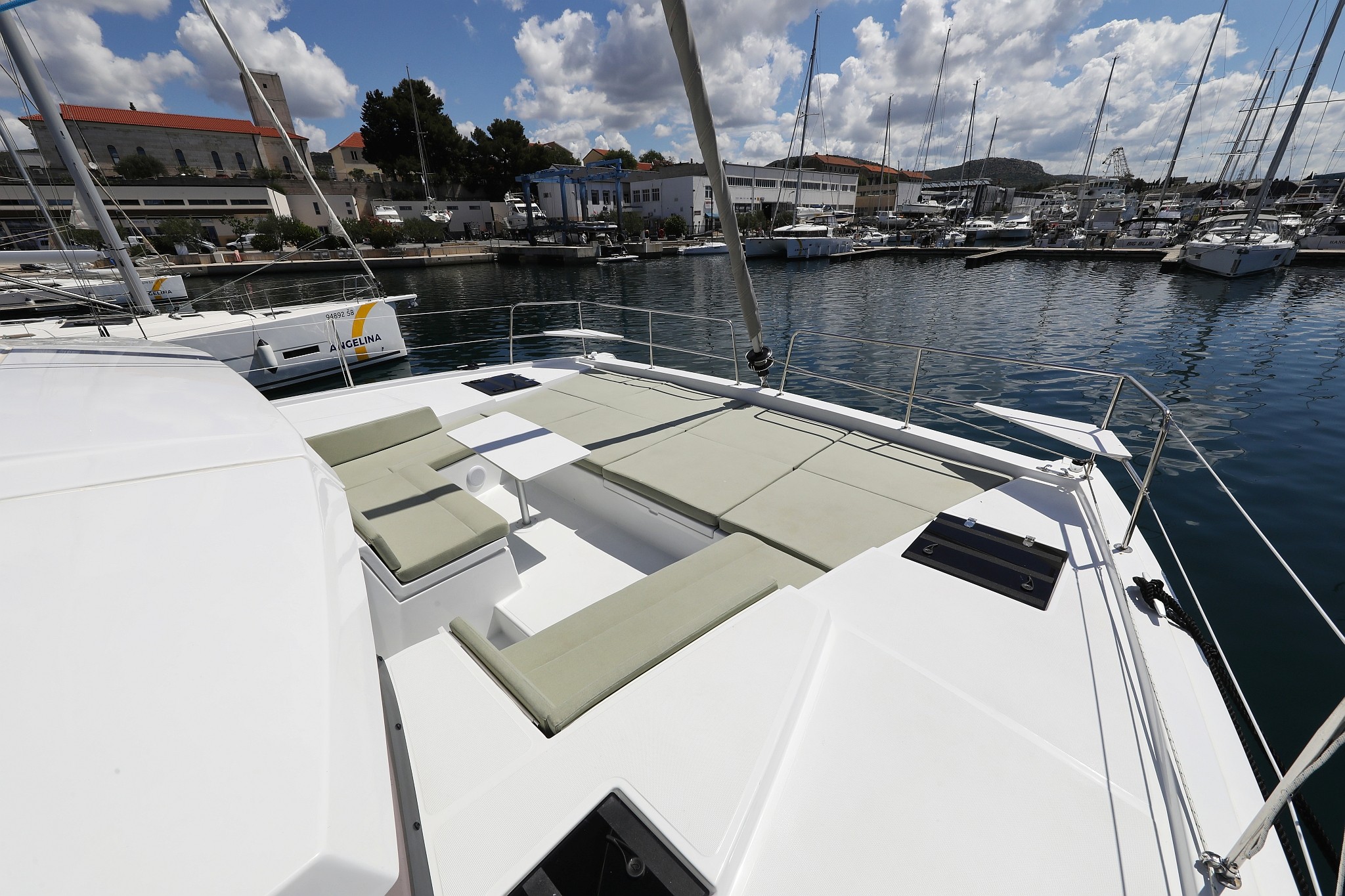 Bali 4.2, Kamla | Yacht Charter Croatia