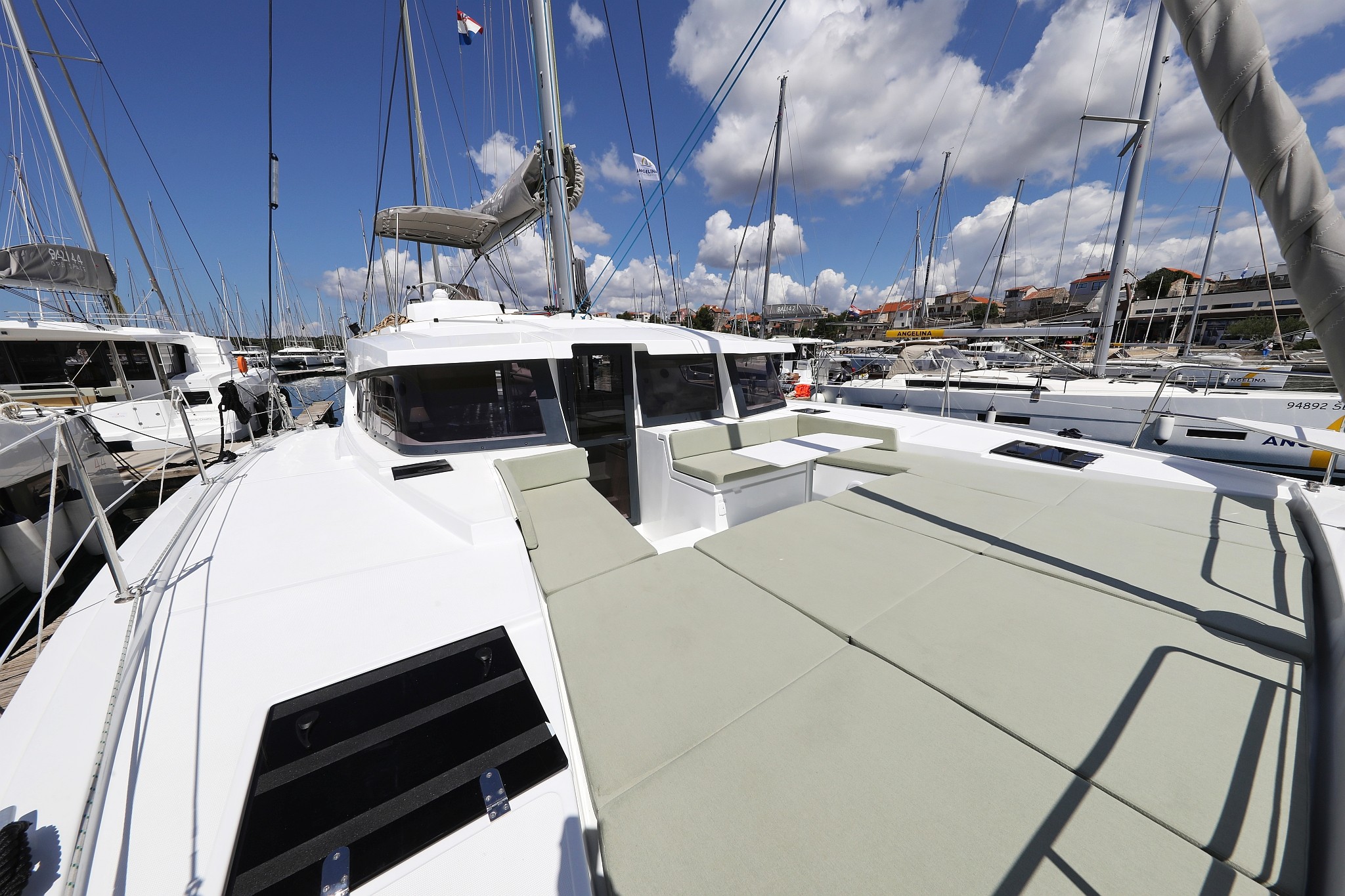 Bali 4.2, Kamla | Yacht Charter Croatia