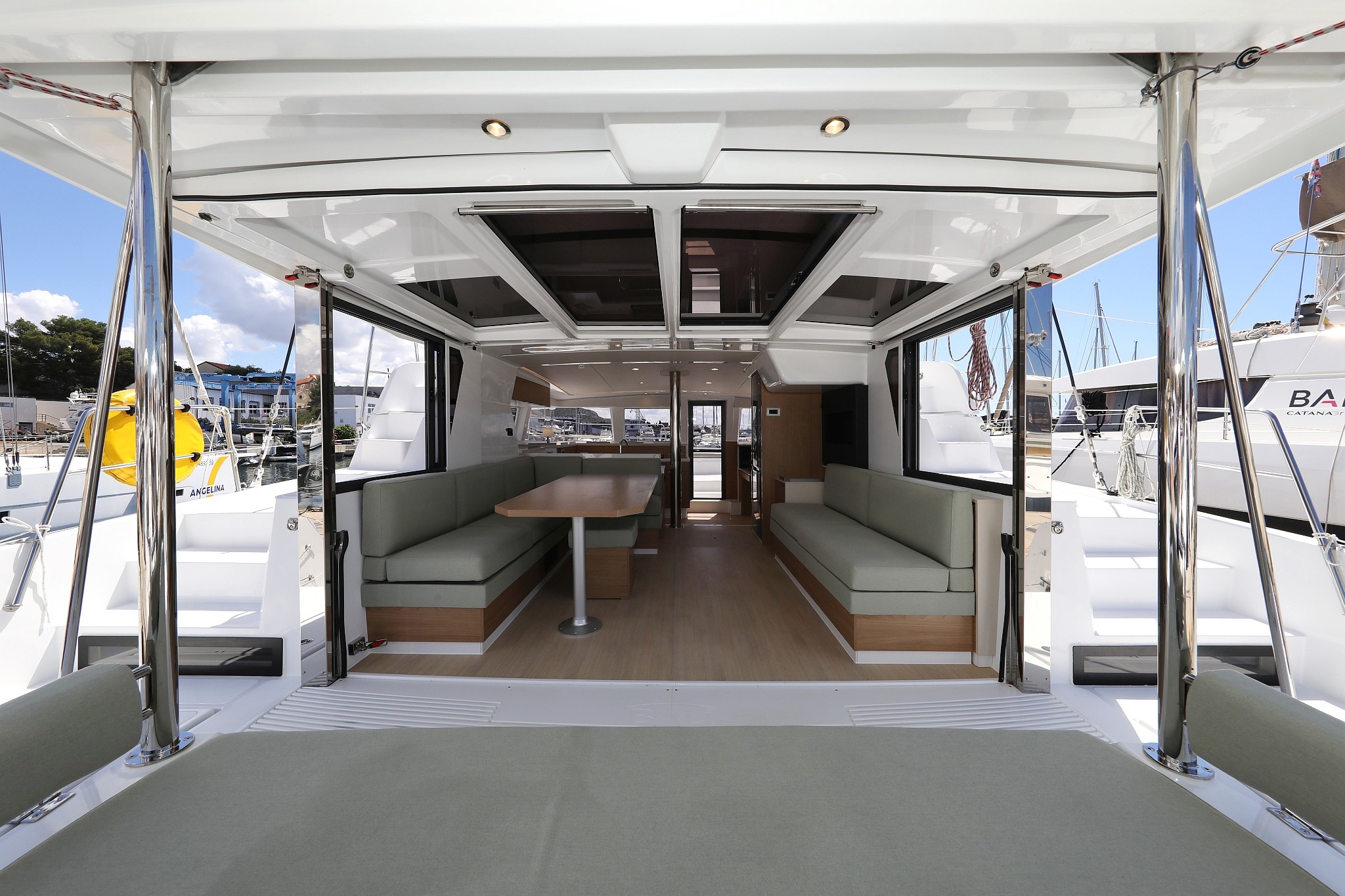 Bali 4.2, Kamla | Yacht Charter Croatia