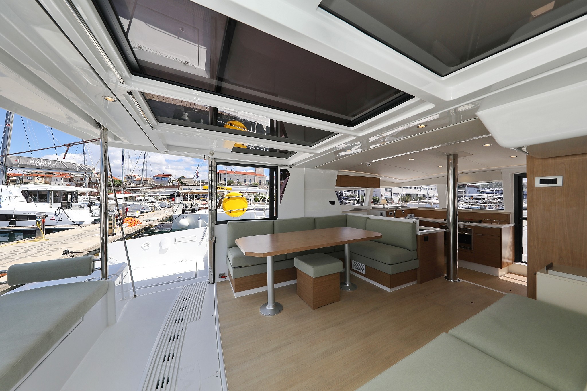 Bali 4.2, Kamla | Yacht Charter Croatia