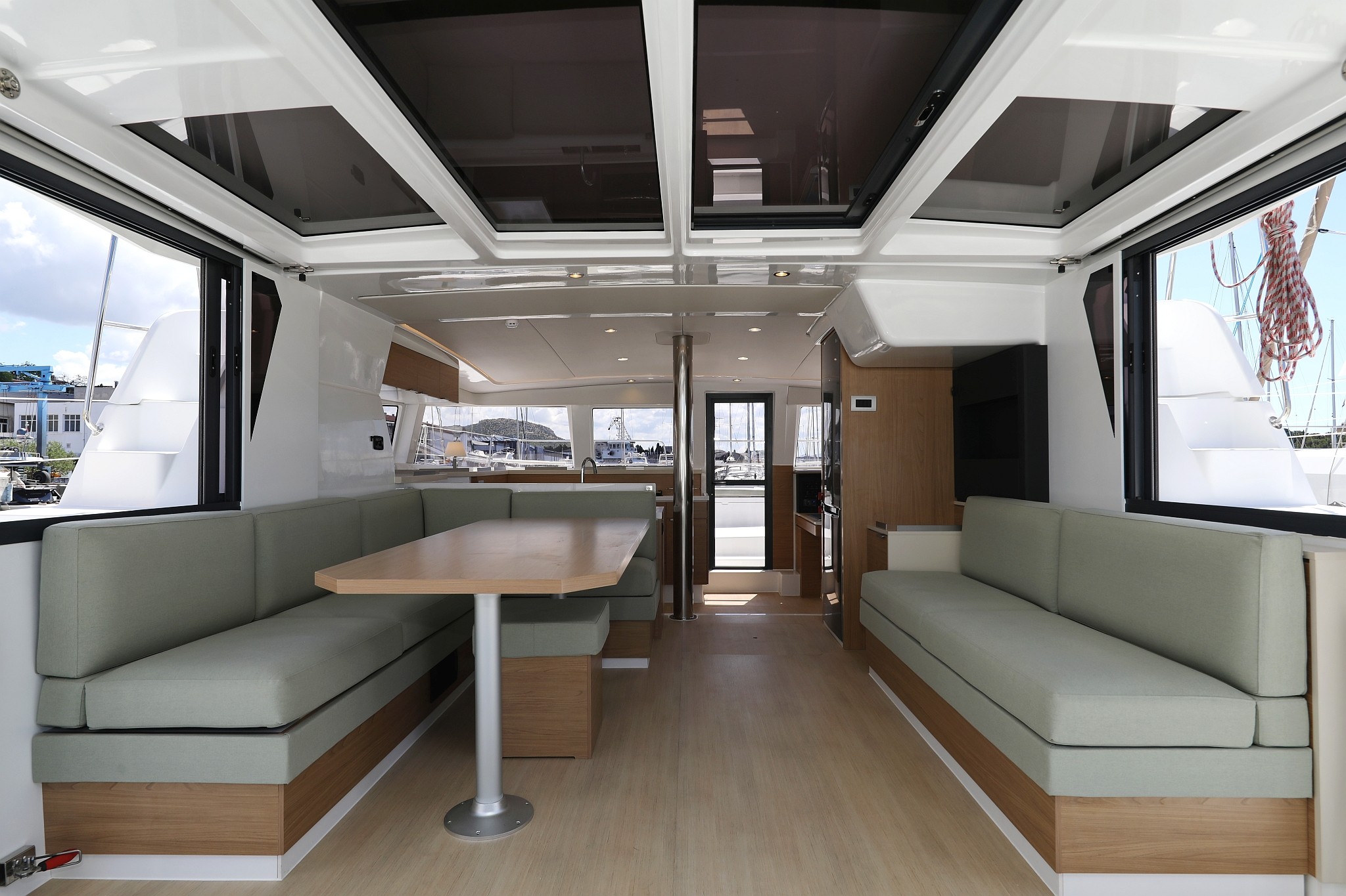 Bali 4.2, Kamla | Yacht Charter Croatia