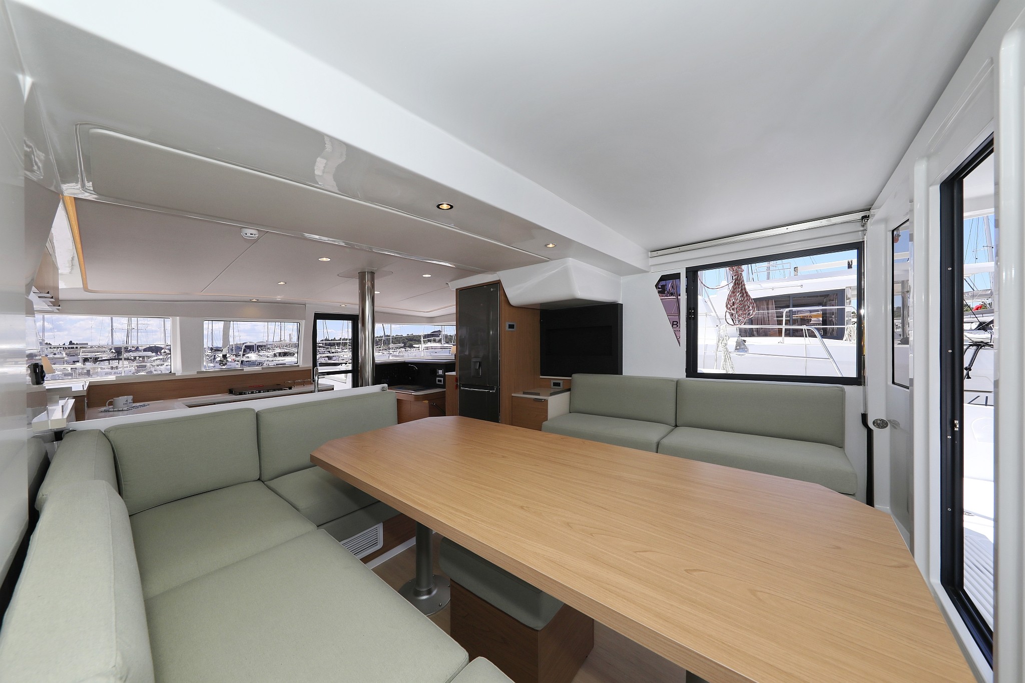 Bali 4.2, Kamla | Yacht Charter Croatia