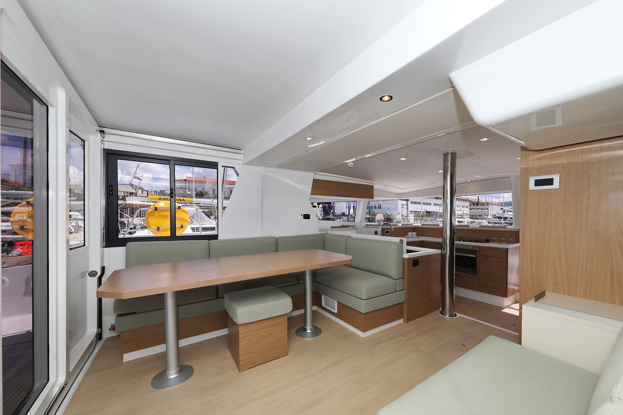 Bali 4.2, Kamla | Yacht Charter Croatia