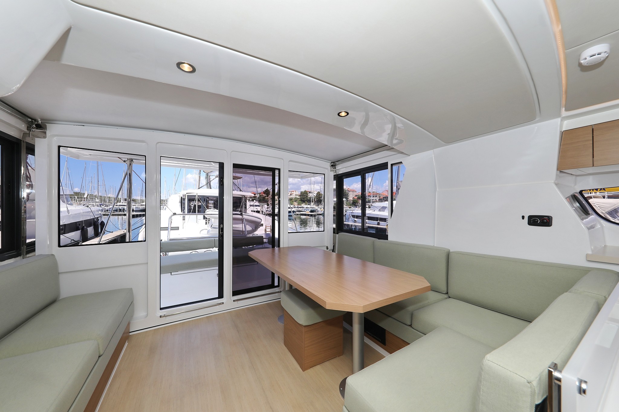 Bali 4.2, Kamla | Yacht Charter Croatia