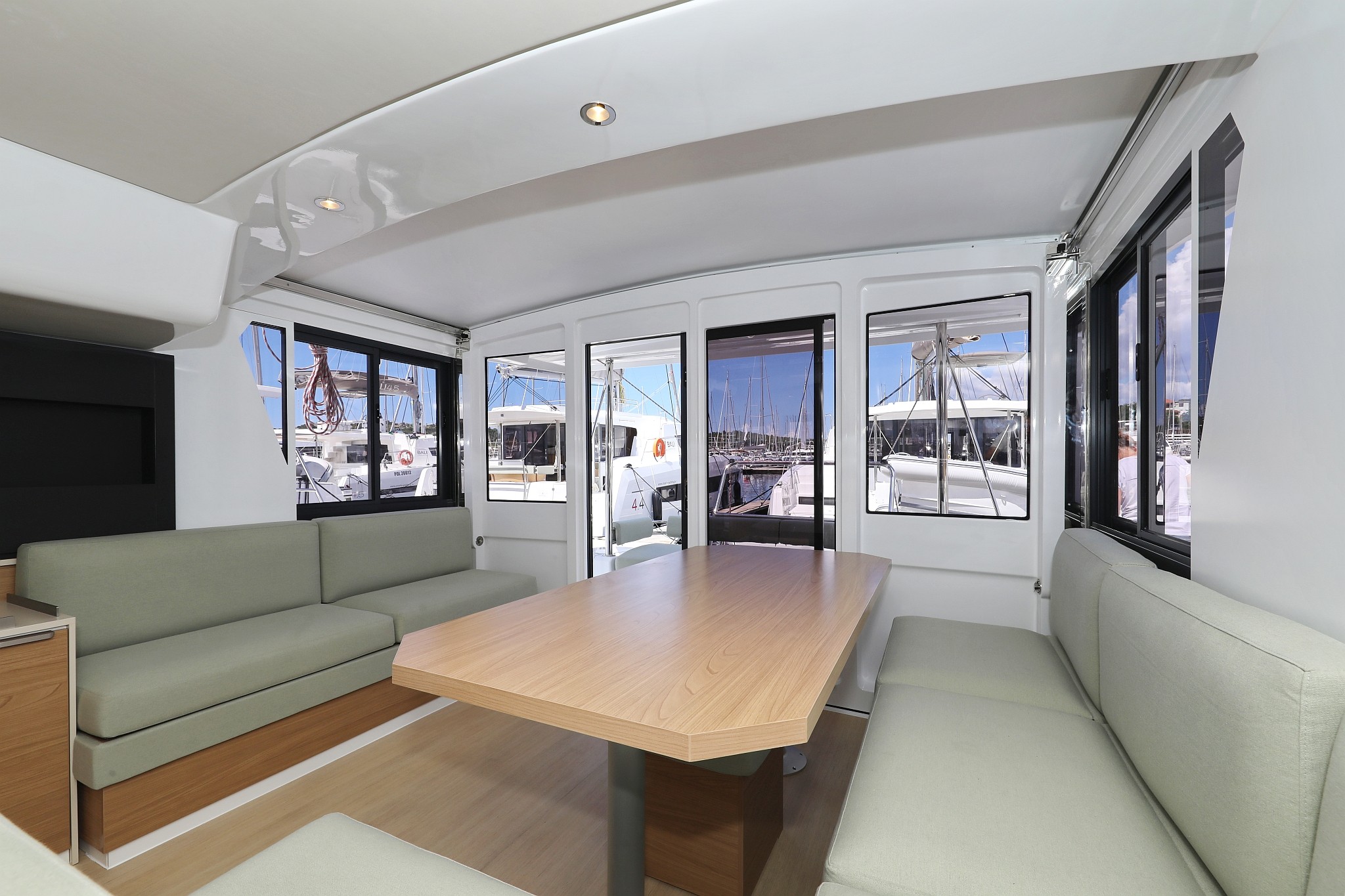 Bali 4.2, Kamla | Yacht Charter Croatia