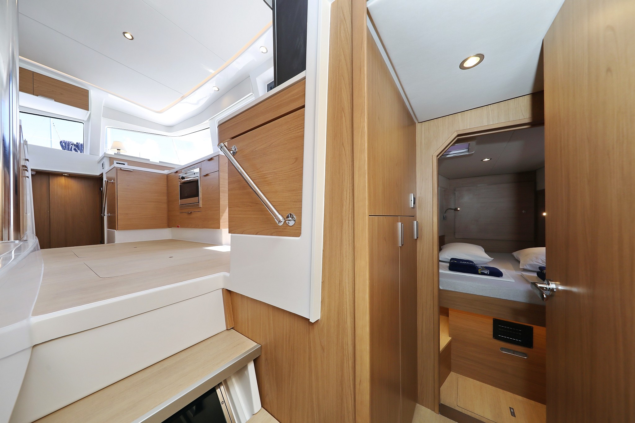 Bali 4.2, Kamla | Yacht Charter Croatia