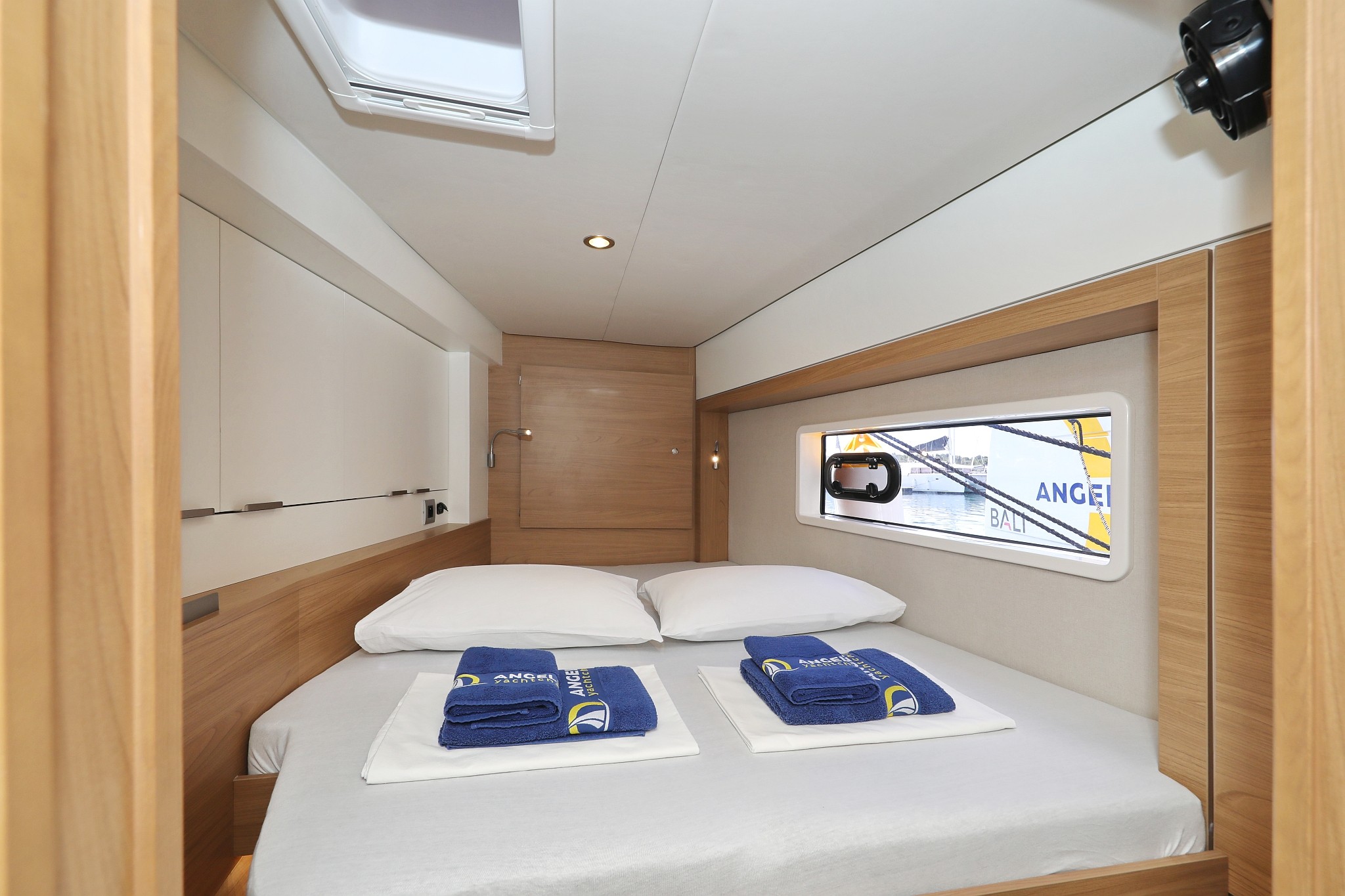Bali 4.2, Kamla | Yacht Charter Croatia