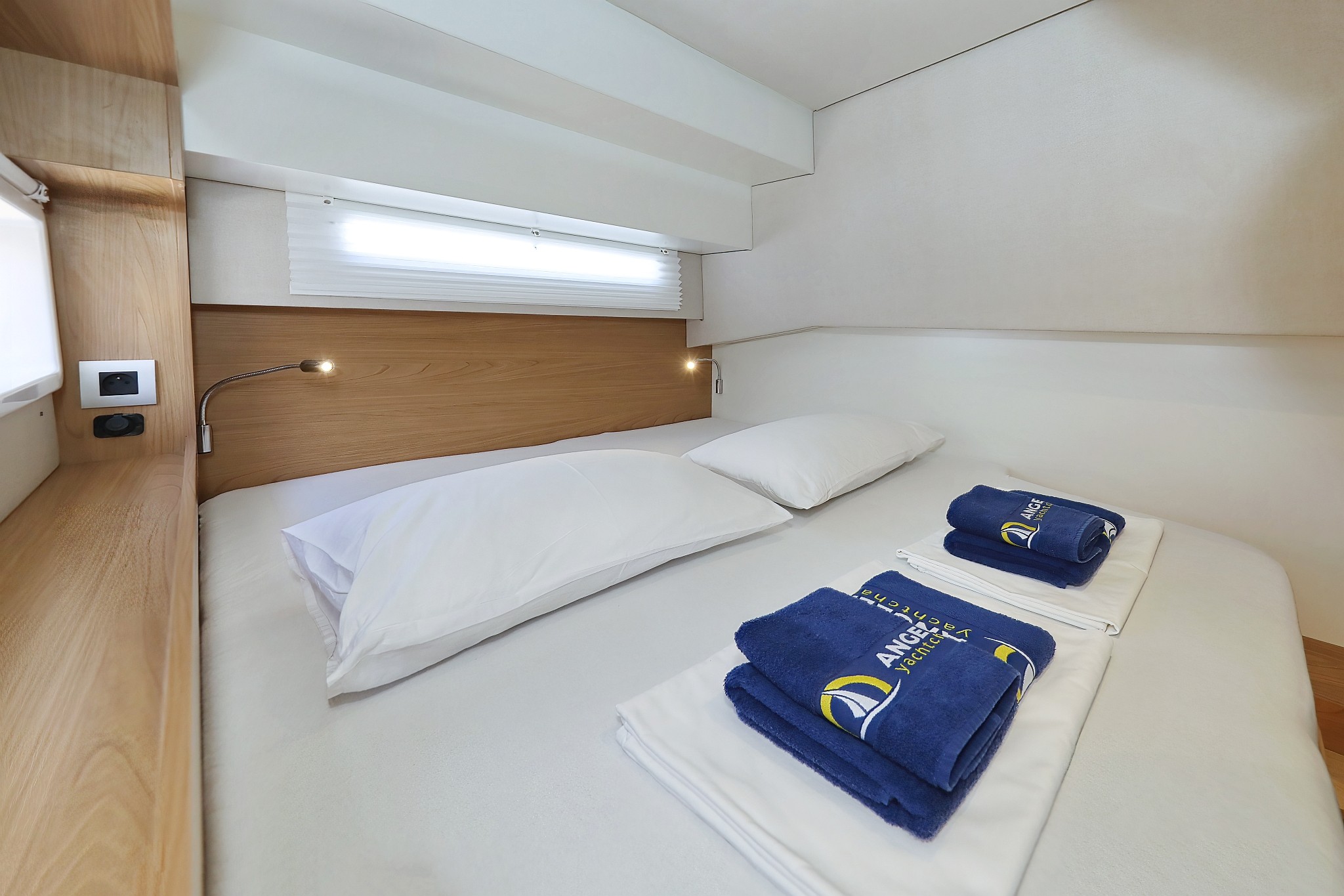 Bali 4.2, Kamla | Yacht Charter Croatia