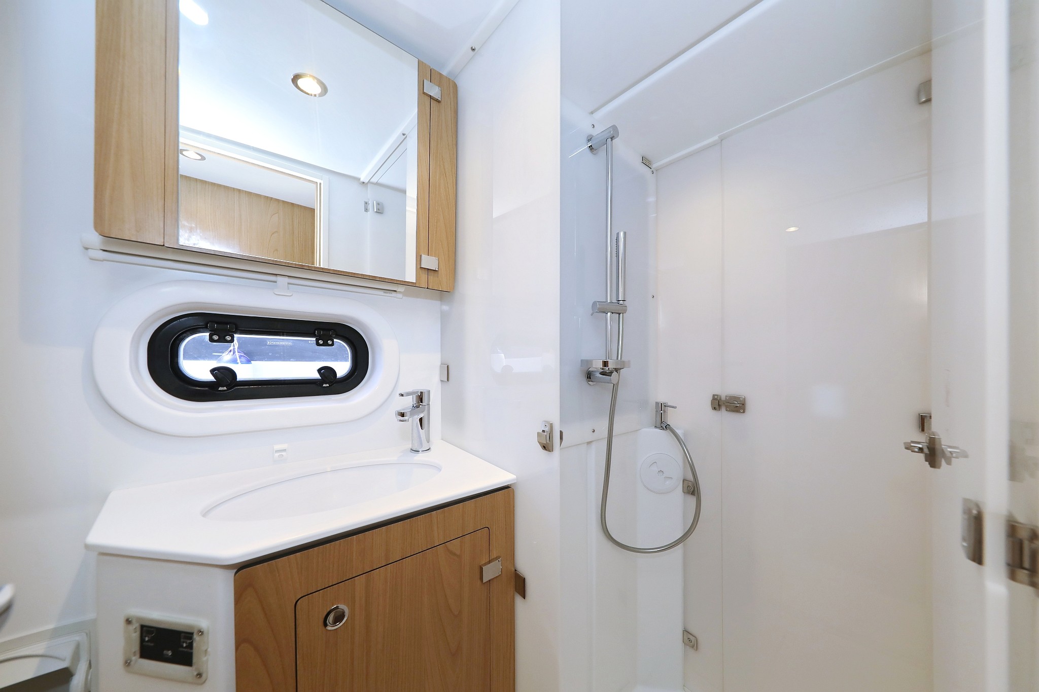 Bali 4.2, Kamla | Yacht Charter Croatia