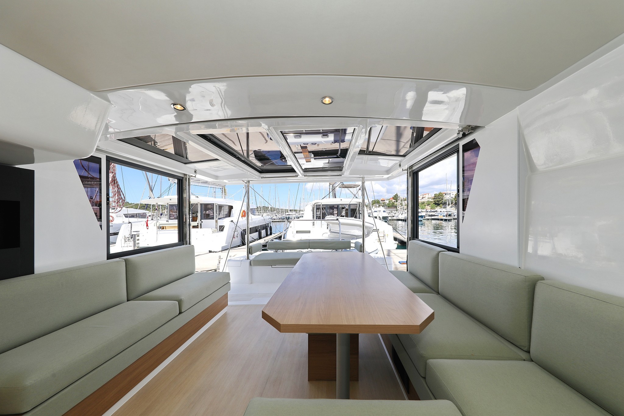 Bali 4.2, Kamla | Yacht Charter Croatia