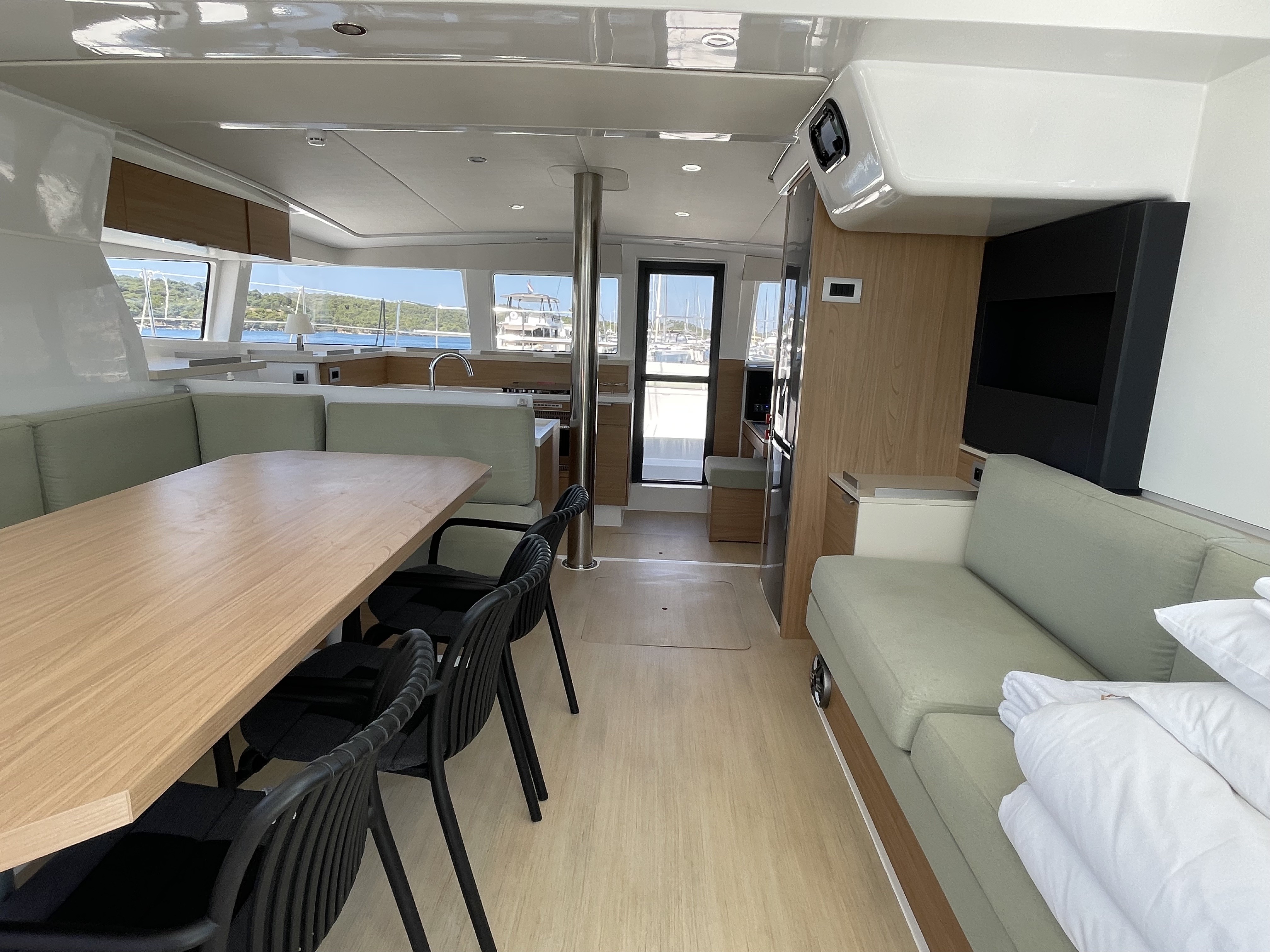 Bali 4.2, Jackpot | Yacht Charter Croatia
