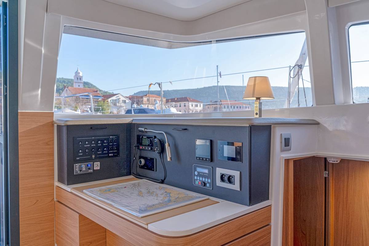 Bali 4.2, First Feeling | Yacht Charter Croatia