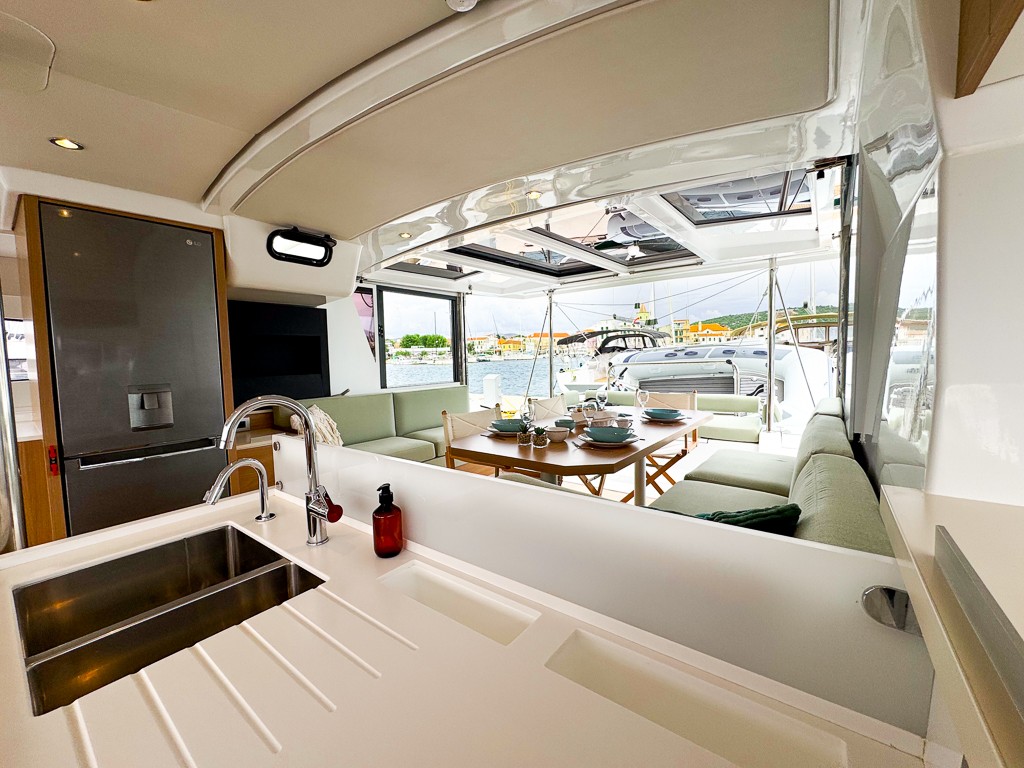 Bali 4.2, Merlot | Yacht Charter Croatia