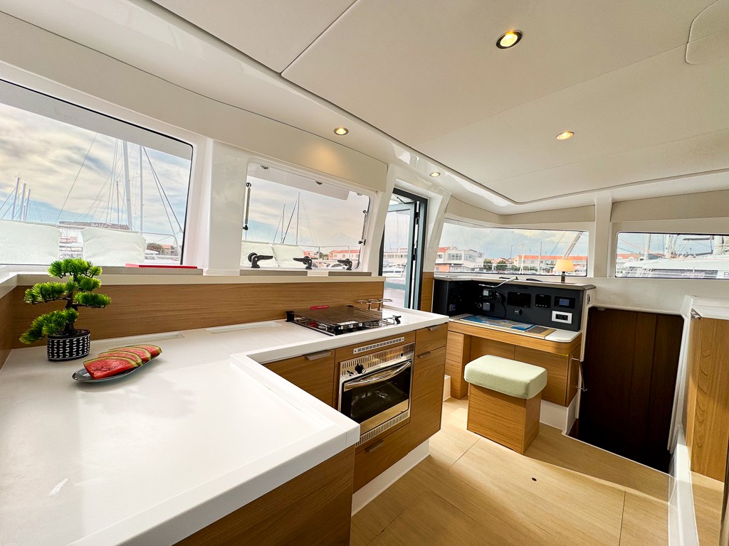 Bali 4.2, Merlot | Yacht Charter Croatia