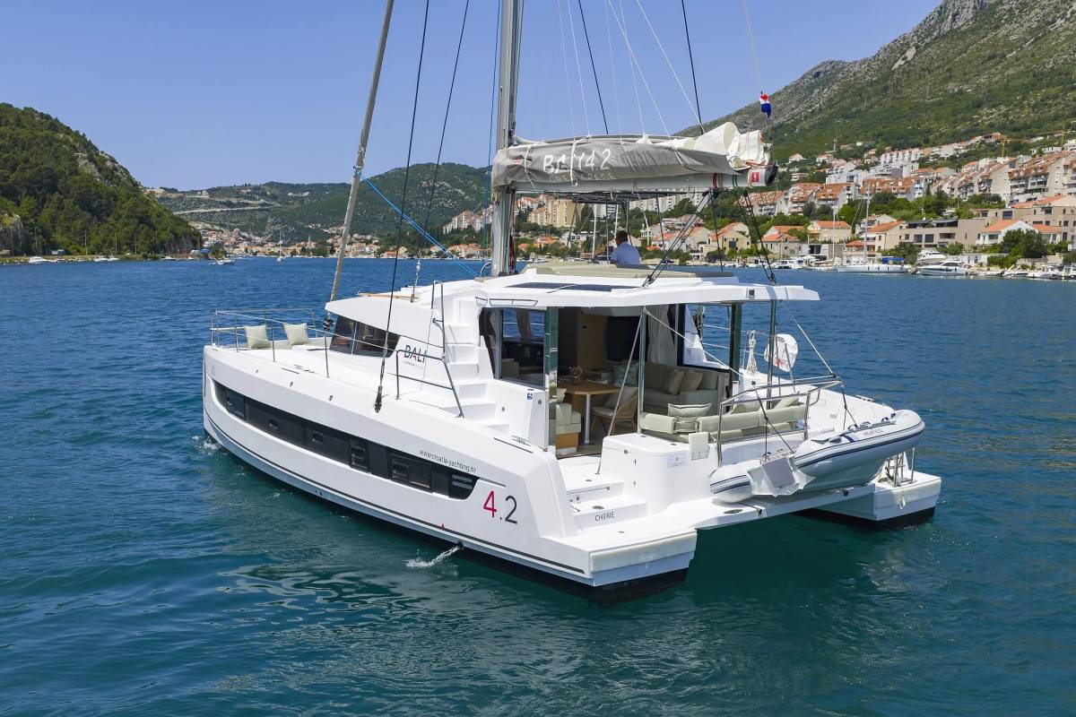 Bali 4.2, Chèrie | Yacht Charter Croatia