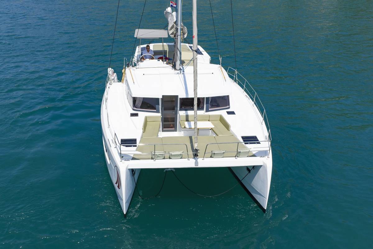 Bali 4.2, Chèrie | Yacht Charter Croatia